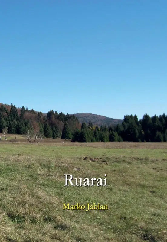 Ruarai bovennatuurlijk gay verhaal met een sereen uitgestrekt grasveld onder een heldere blauwe lucht en heuvels