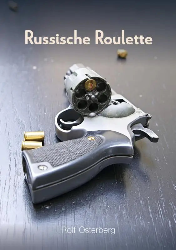 Zilverkleurige revolver met zwarte grip en één kogel in de cylinder voor het spel russische roulette