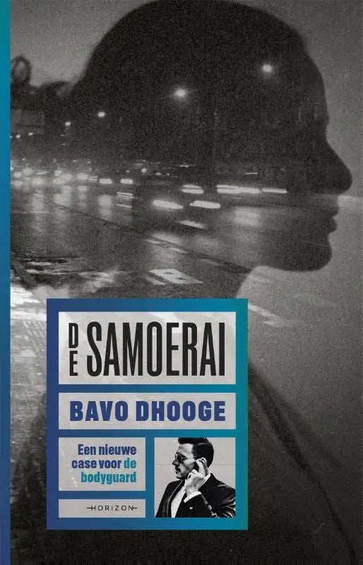 Blauw-wit boekcover de samoerai van bavo dhooge met zwart-wit silhouet van vrouw en regenachtige straatachtergrond