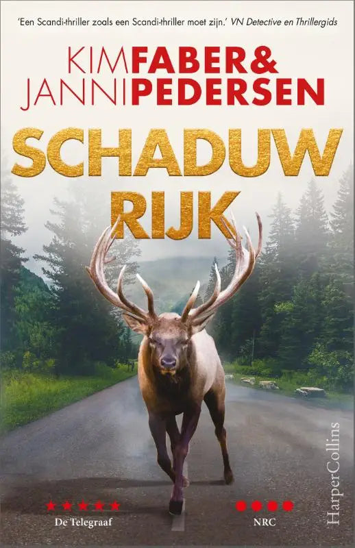 Boek schaduwrijk met gouden textuur en een majestueuze eland op een mistige weg, door kim faber en janni pedersen