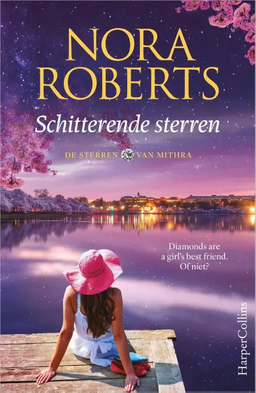 Vrouw in roze brede hoed zit op houten steiger en kijkt naar schitterende sterren die diamonds are a girls best friend symboliseren