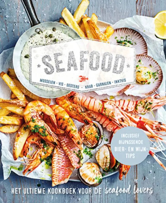 Een levendige seafood kookboekcover met gegrilde garnalen, mosselen, schelpen en goudgele frietjes met kruiden