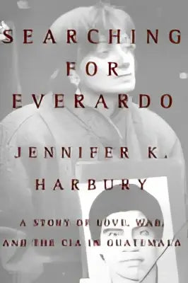 Boekcover van searching for everardo door jennifer k een verhaal over liefde oorlog en de cia in guatemala