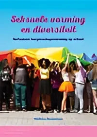 Het boek seksuele vorming en diversiteit toont een roze titel, ondertitel en auteursnaam op de omslag