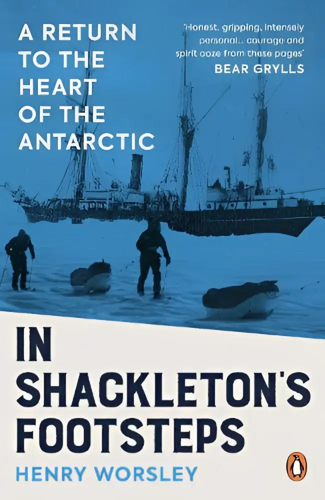 Blauw boekcover van shackleton’s footsteps door henry worsley met vintage schip en antarctische sneeuwvlakte uitgegeven door virgin books