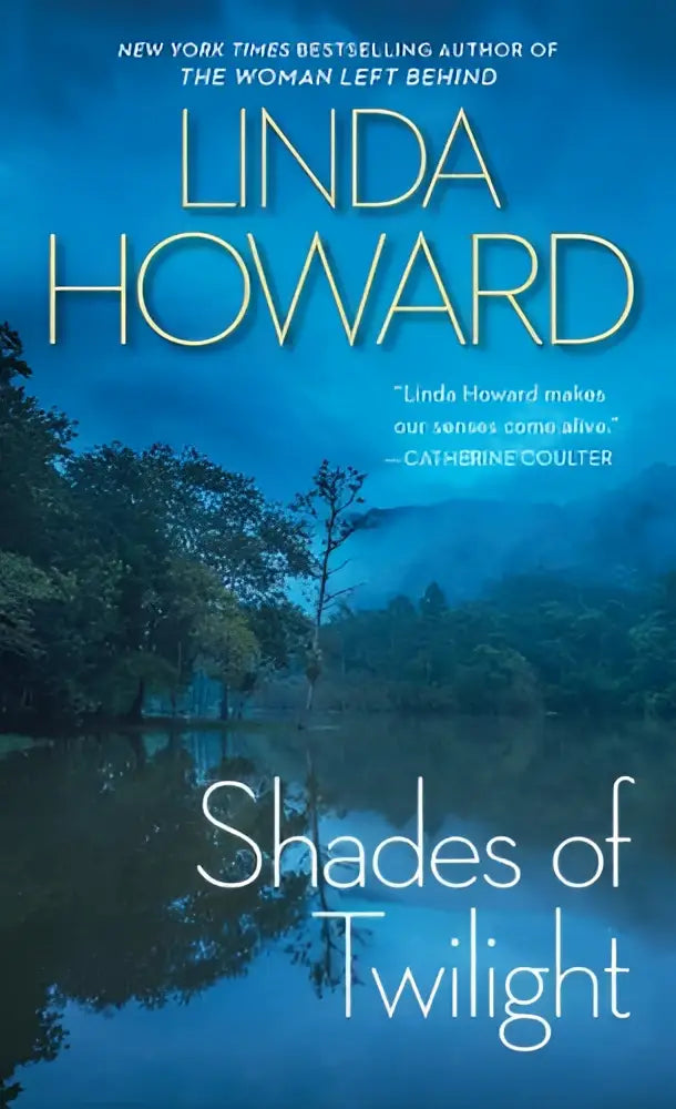 Blauw boek met de titel shades of twilight door linda howard met een mistig landschap en bomen weerspiegeld in water