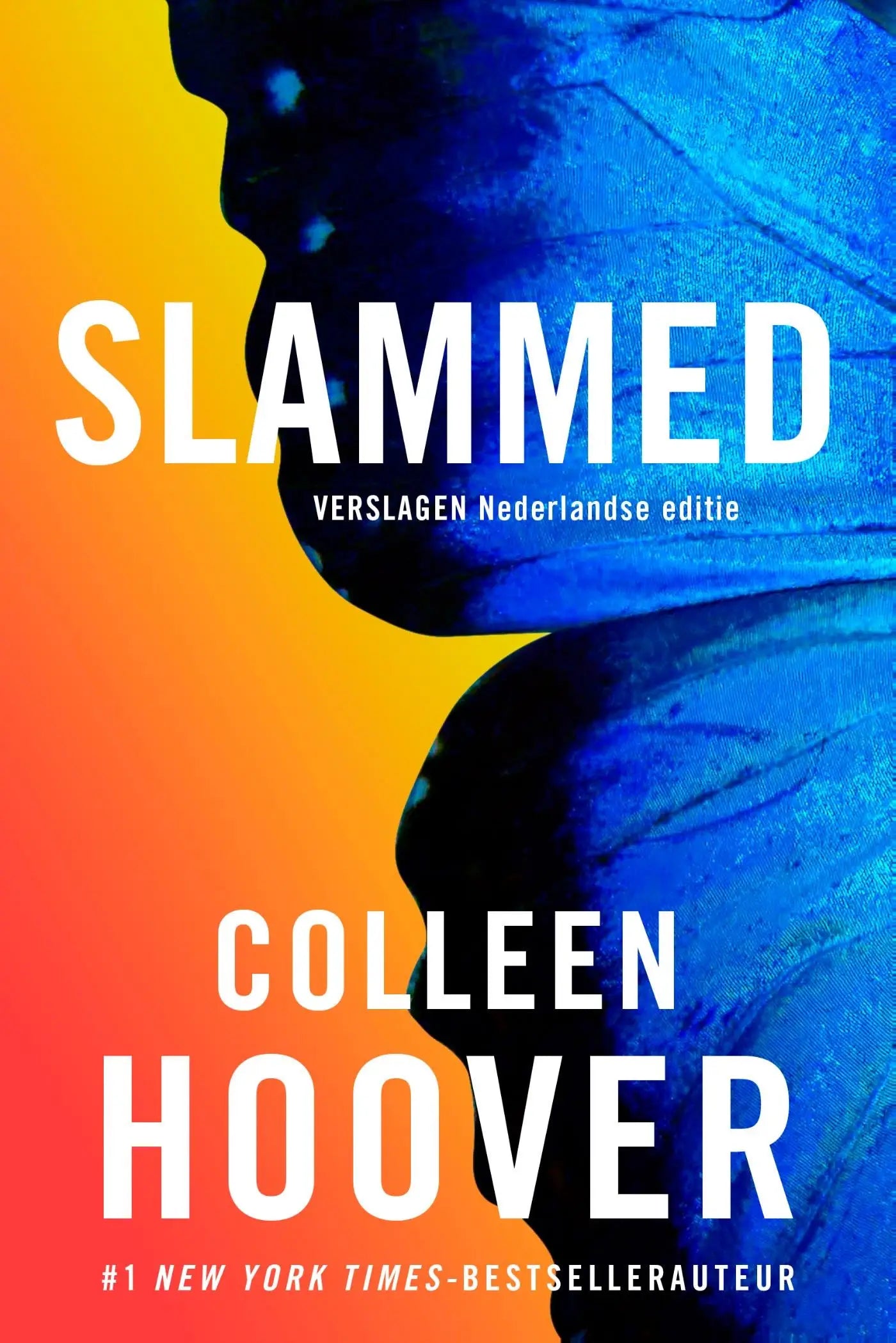 De nederlandstalige paperback slammed van colleen hoover heeft een gele oranje achtergrond met blauwe vlindervleugels
