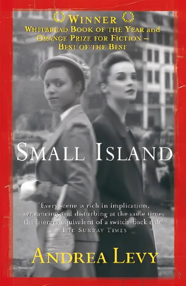 Boekomslag van small island door andrea levy met zwart-wit foto van twee vrouwen en rode rand, winnaar orange prize
