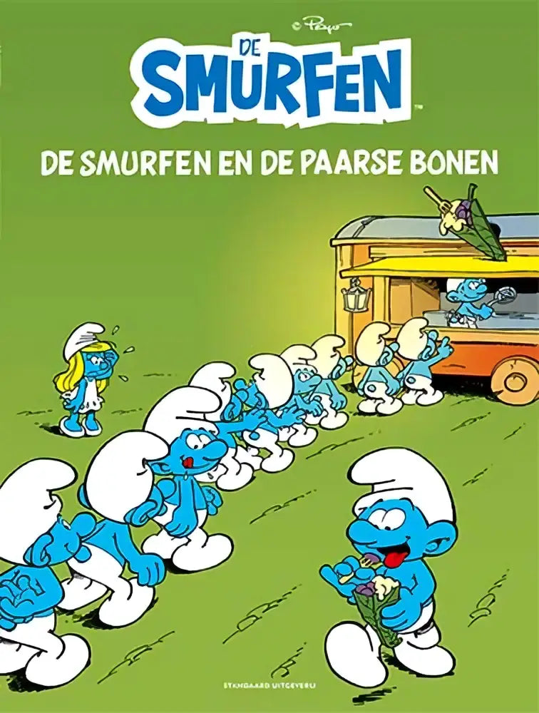 Blauwe smurfen met witte mutsen en broeken, één met een boeket paarse bloemen in de strips algemeen paarse bonen