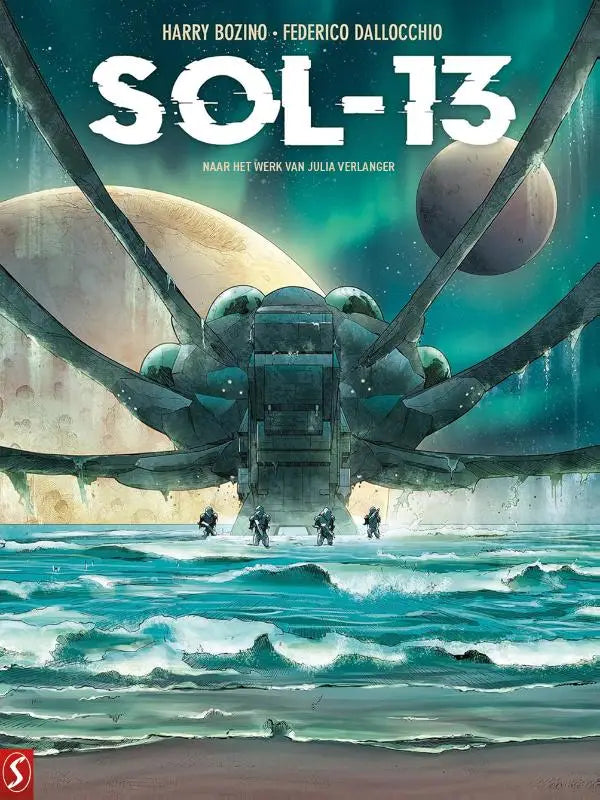 De cover van het comicboek Sol-13 toont een grote donkergroene metalen ruimteschip met meerdere bolvormige secties
