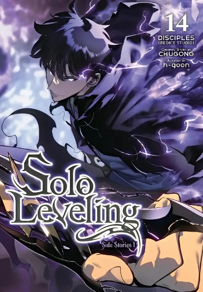 De cover van solo leveling vol 14 manga side stories 1 met een donkerharig personage in zwartpaars en bliksemeffecten