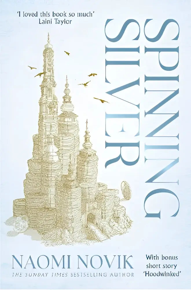 De boekomslag van spinning silver toont de titel in een metalen blauwe lettertype met gouden en beige torens