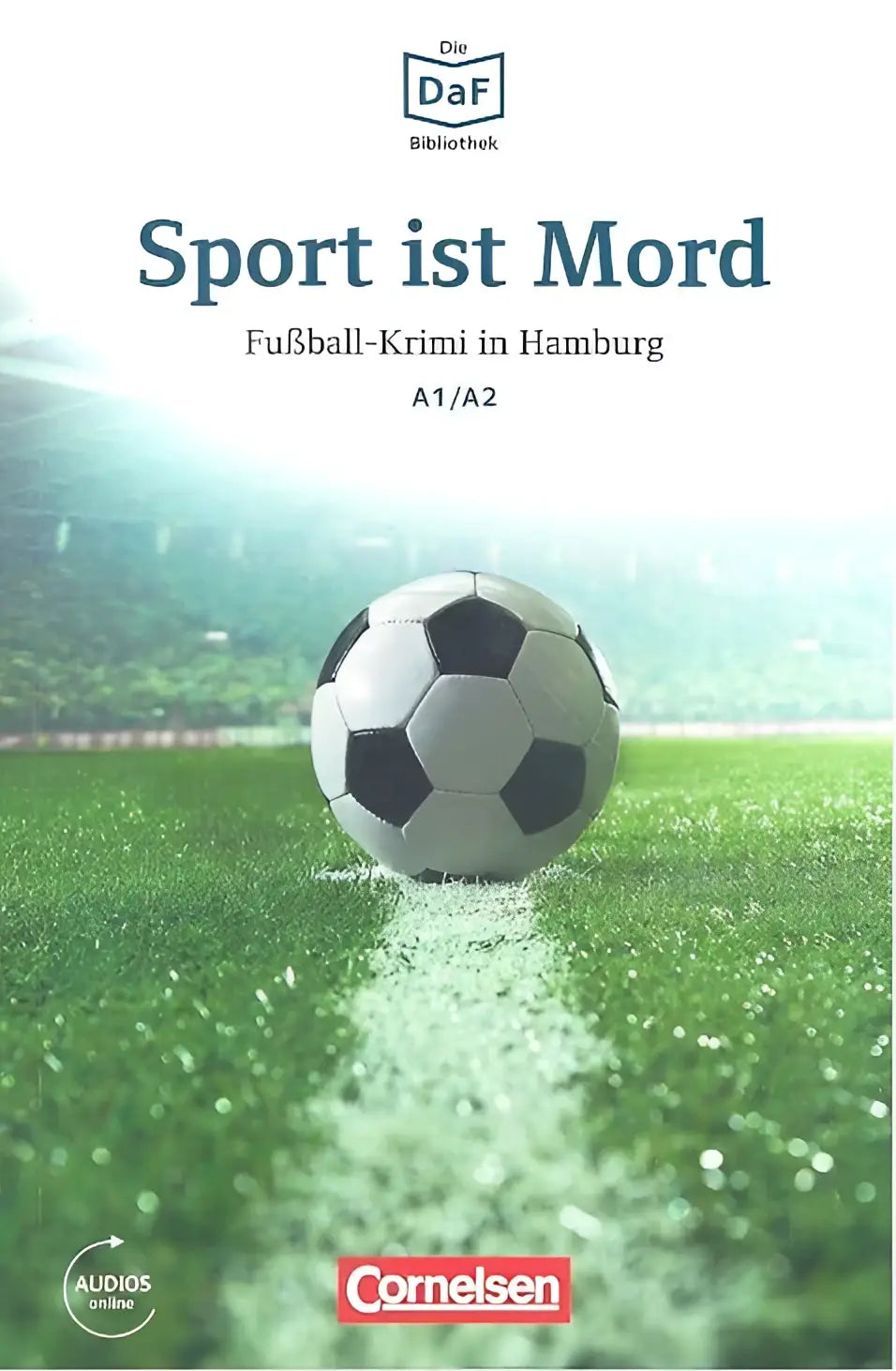 Een klassieke zwart witte voetbal met traditioneel paneelontwerp ligt op groen gras sport ist mord product