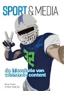 Een footballspeler in een groen-wit uniform met een zilveren helm en zwart gezichtsmasker voor arko sports media