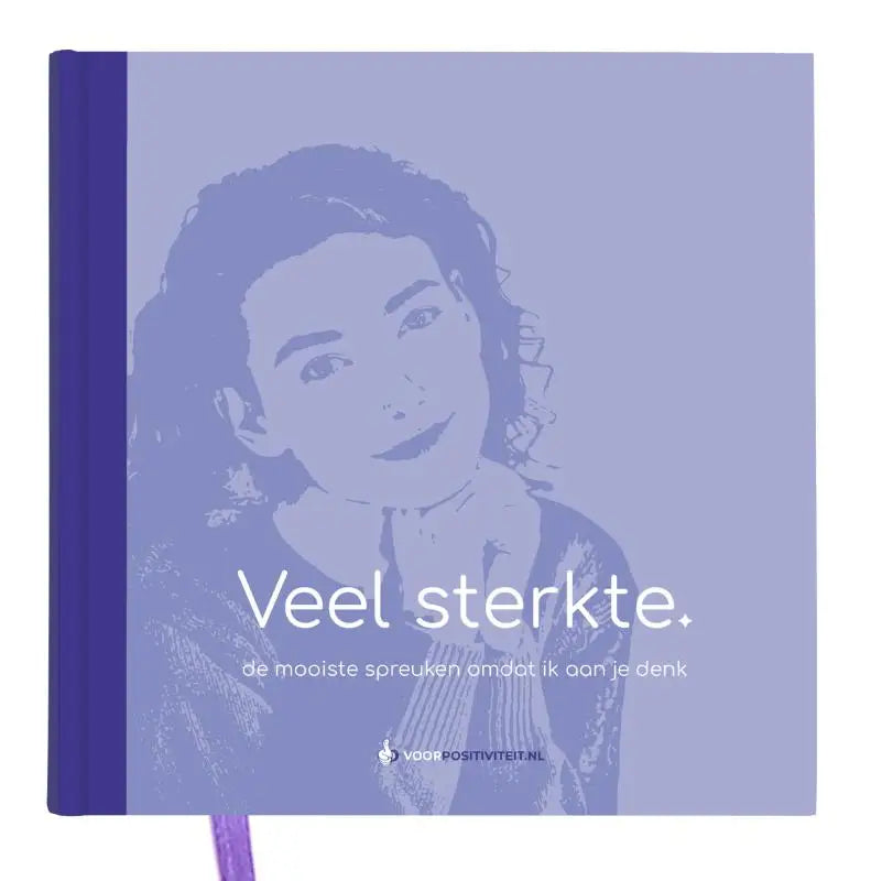 Paarse hardcover boek veel sterkte met gestileerd vrouwenportret en witte tekst met mooiste spreuken