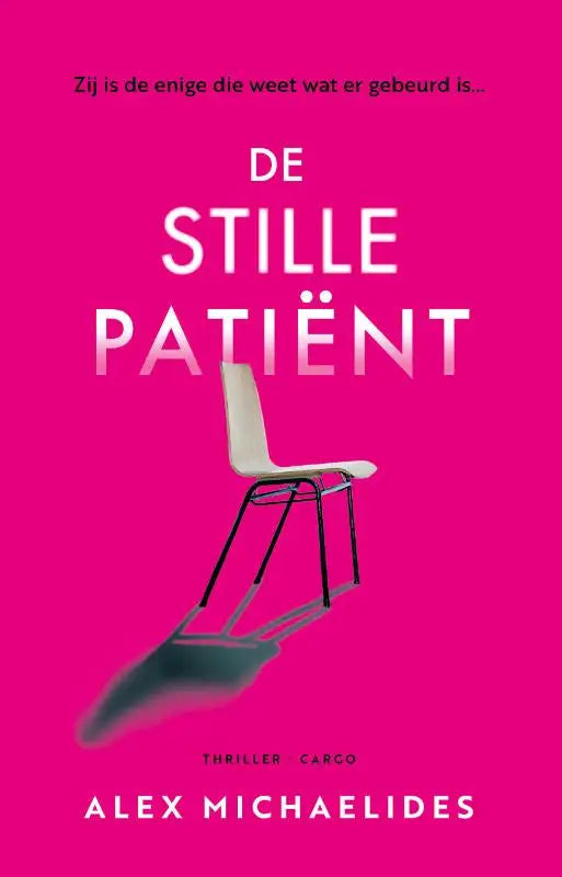 Minimalistische witte stoel met slank metalen frame tegen een felle roze achtergrond voor stille patiënt van alex michaelides nederlandstalige psychologische thriller