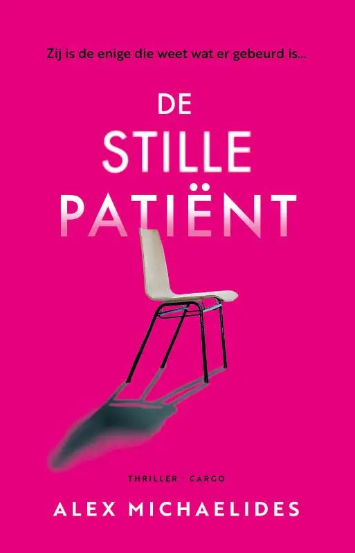 Minimalistische witte stoel met slank metalen frame tegen felle roze achtergrond passend bij stille patiënt alex michaelides