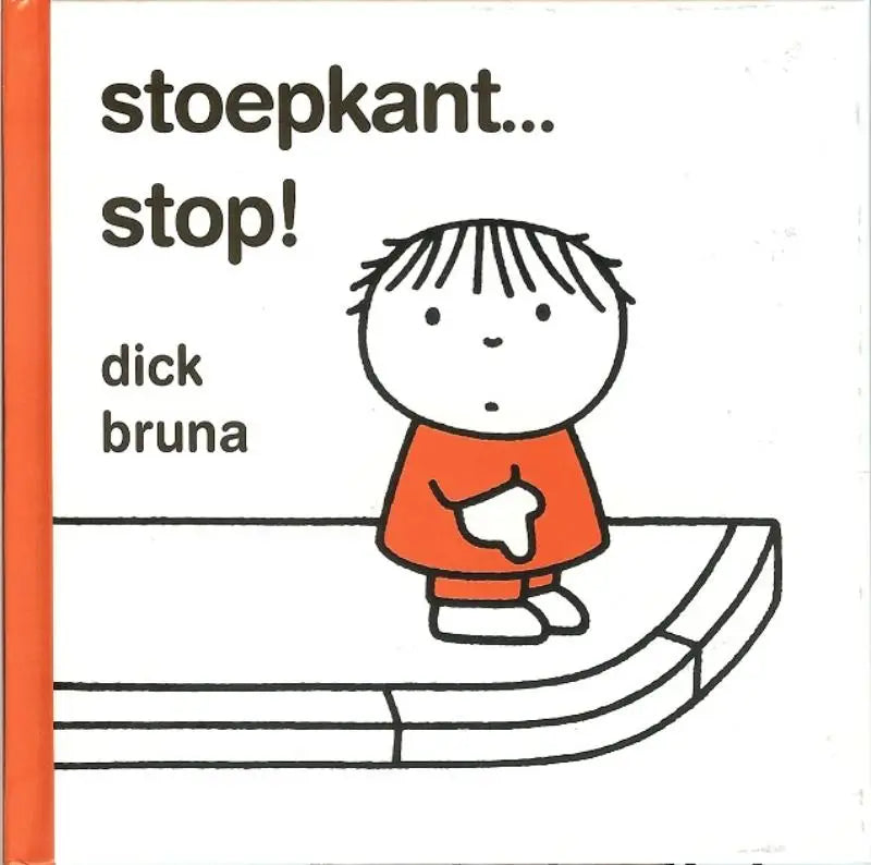 Een cartoonkind in een rood pak staat op een witte stoepkant bij het product stoepkant stop