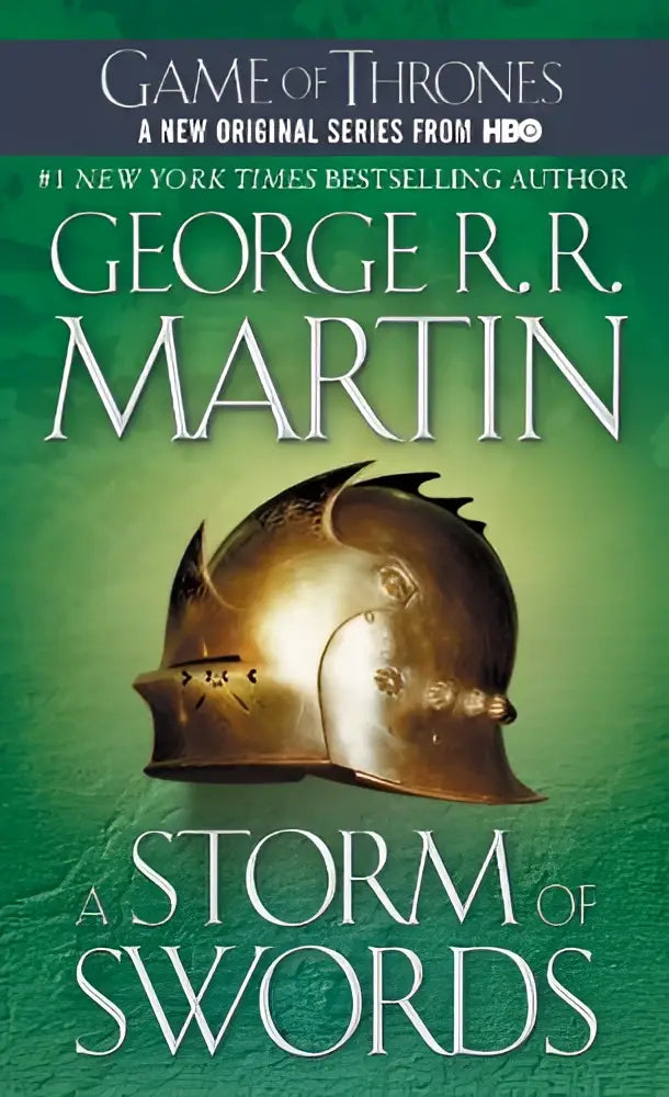 Gouden middeleeuwse helm storm of swords met ingewikkeld ontwerp en licht aangetaste metalen afwerking