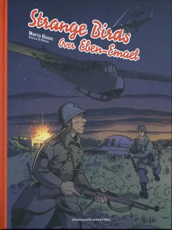 De cover van het geïllustreerde stripboek strange birds over eben-emael door mario boon toont een nachtelijk militair tafereel