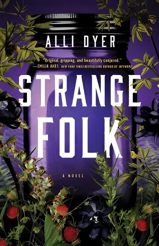 De boekcover van strange folk door alli dyer toont witte letters op een paarse achtergrond met groene bladeren en rode bessen