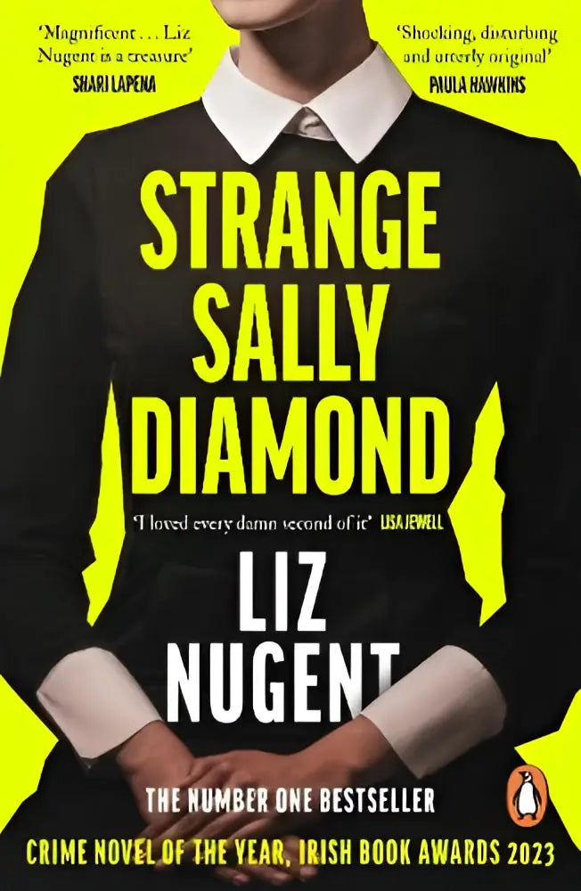 De cover van het boek strange sally diamond toont opvallende gele tekst op een zwarte achtergrond door liz nugent