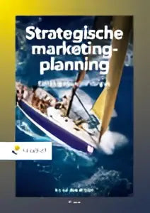 De cover van het boek strategische marketingplanning door karel jan alsem toont een blauwe en zilveren zeilboot op ruwe zeeën