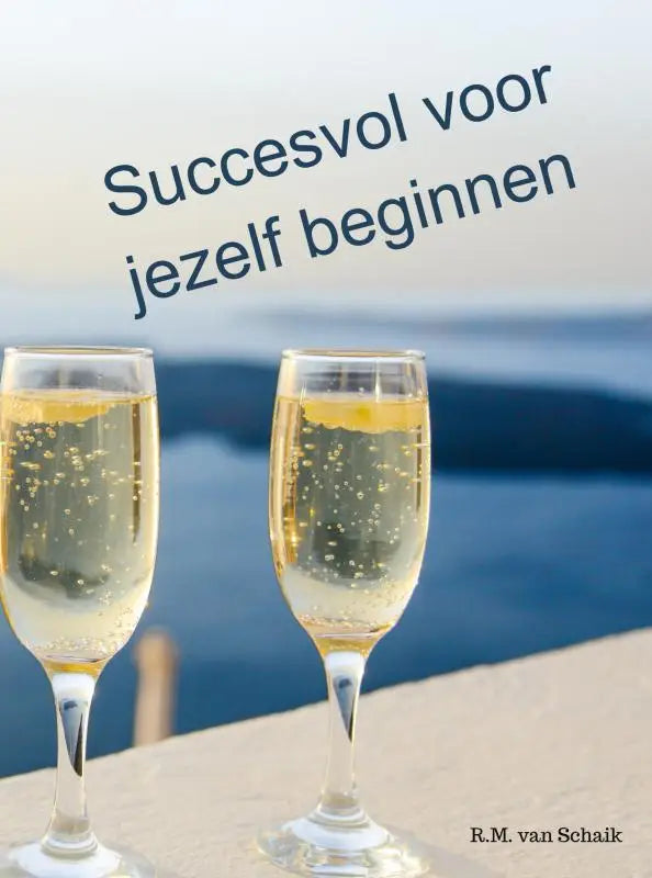 Twee glazen champagnefluiten gevuld met gouden bubbels en een schijfje citroen passend bij succesvol voor jezelf beginnen zzp