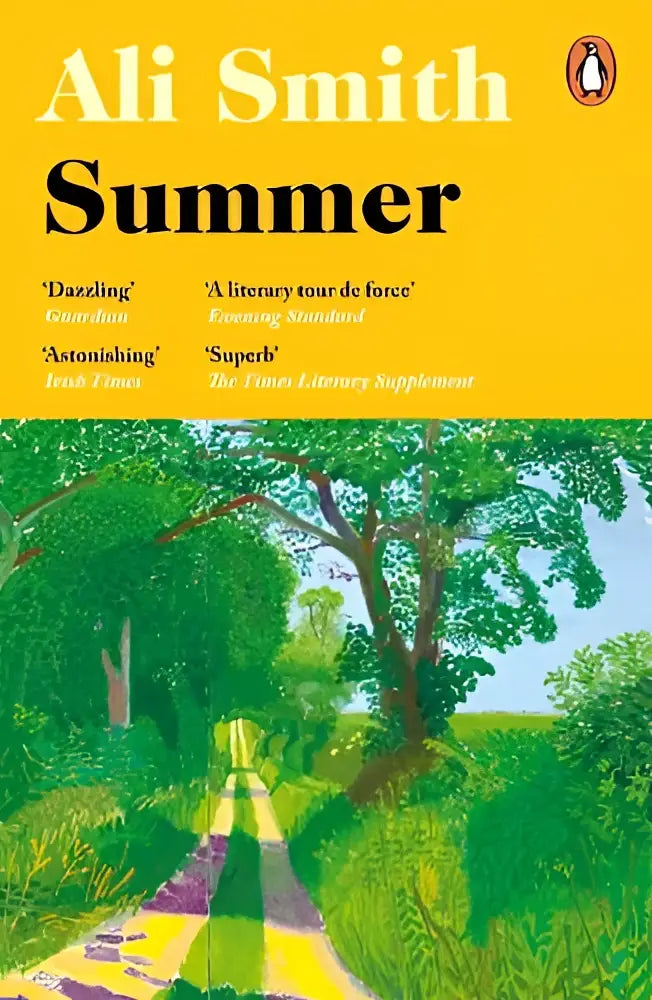 Gele hardcover boek summer van ali smith met groene en paarse illustratie van een bomenpad