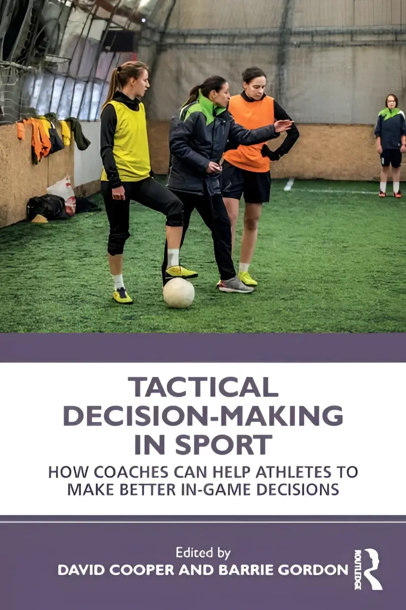 De boekcover toont tactical decision-making in sport met richtlijnen voor coaches om betere wedstrijdbeslissingen te nemen