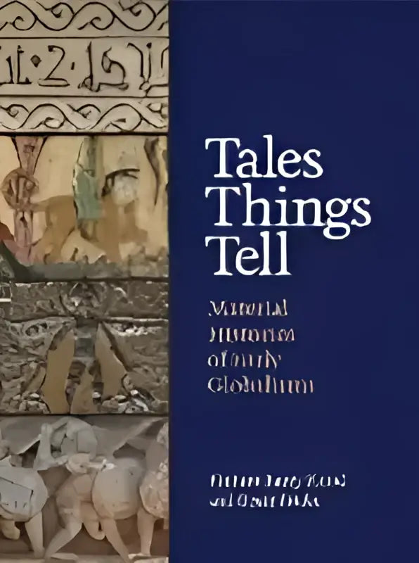 De boekomslag van Tales things tell toont witte seriftekst op marineblauw met goudfolie illustraties van oude artefacten
