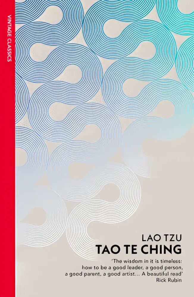 De vintage classics boekcover van lao tzu’s tao te ching toont minimalistische blauwe en witte cirkelpatronen op offwhite