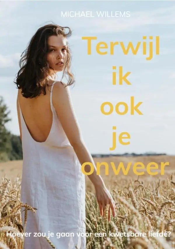 Een vrouw in een wit, vloeiend, mouwloos kleed staat tussen goudkleurige tarwe bij een heldere lucht voor kwetsbare liefde