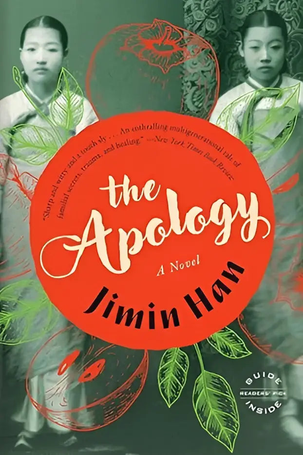 De roman The apology van jimin han heeft een oranje ronde cover met witte sierlijke tekst en groene bladeren tegen een sepia achtergrond