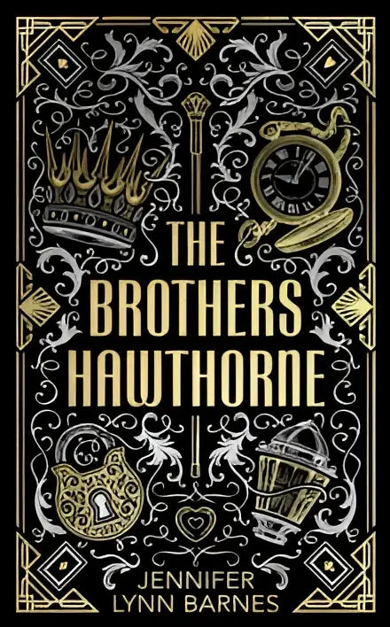 De deluxe editie van the brothers hawthorne door jennifer lynn barnes toont een zwartgouden omslag met zilveren filigraan, kroon, klok en slot met jameson hawthorne thema