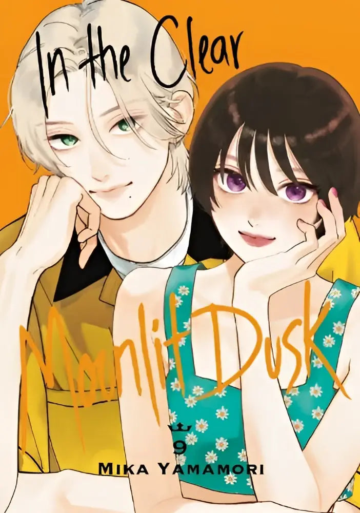 De cover van de manga in the clear van mika yamamori toont twee animepersonages met expressieve ogen tegen een oranje achtergrond voor clear moonlit dusk 9