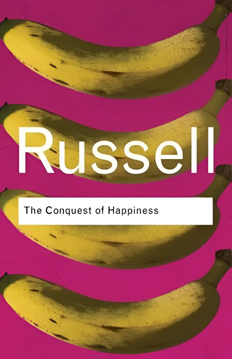 De boekcover van the conquest of happiness toont witte bold tekst russell en de titel op een magenta achtergrond met gele bananen