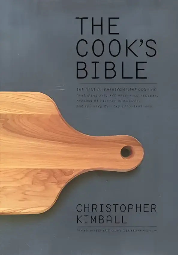 Lichtbruine houten snijplank met natuurlijke nerf en ronde handgreep in cook’s bible american home cooking
