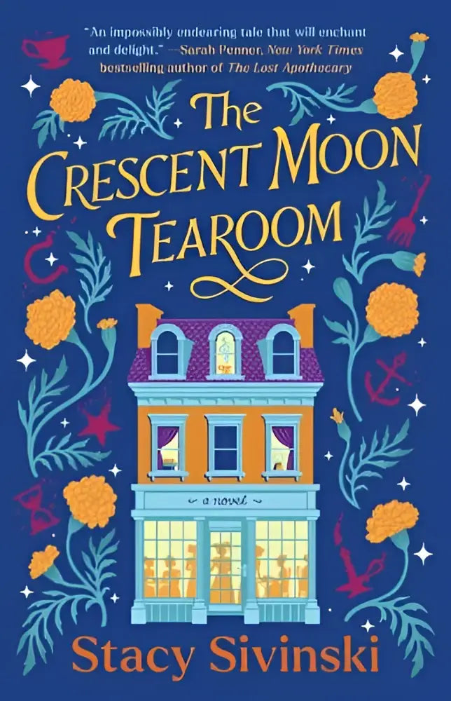 The crescent moon tearoom boekomslag toont een charmant tweeverdiepingsgebouw met paarse dak en gele muren met lichtgevende ramen