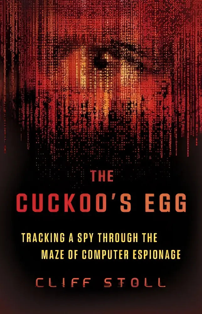 De boekcover toont een rode en zwarte digitale matrix met de titel the cuckoos egg over het volgen van een spy through the maze van computerespionage