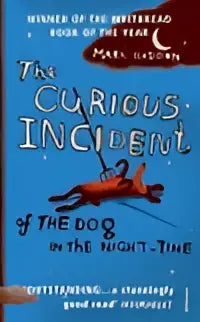 Boekcover van the curious incident of the dog in the night-time door mark haddon met blauwe achtergrond en rode hond met vork