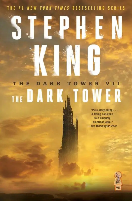 Boekomslag van the dark tower vii met een donkere toren tegen een oranje gele lucht en witte tekst