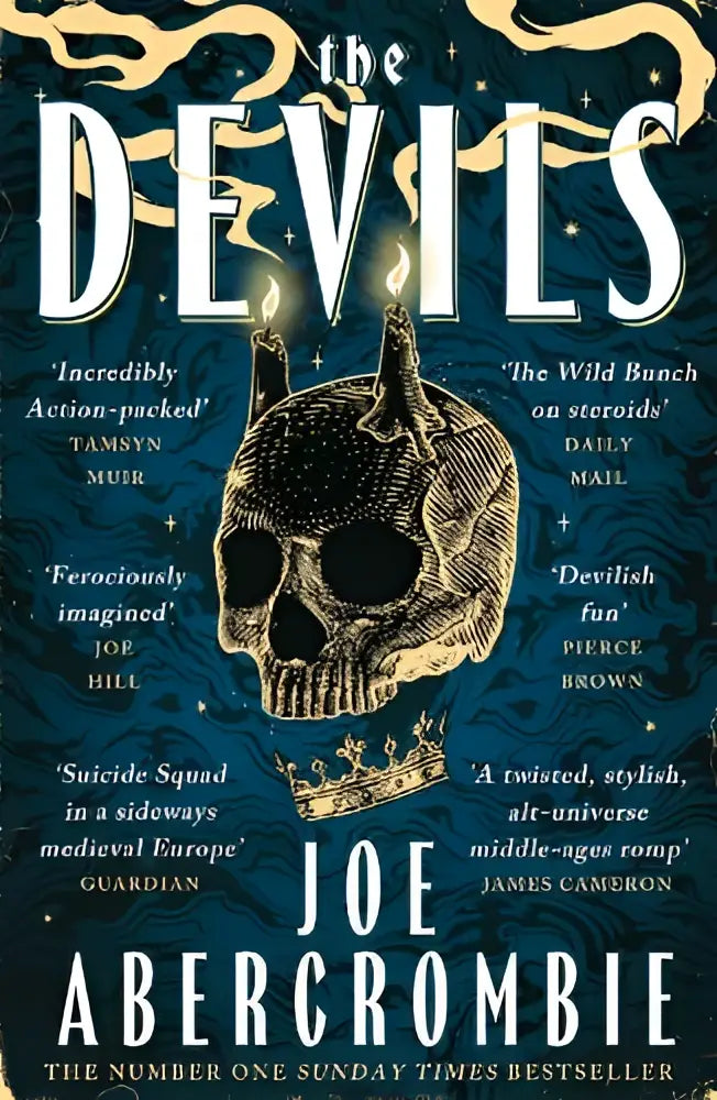 De boekcover van the devils toont een goudkleurige, gedetailleerde schedel met kroon op een donkerblauwe achtergrond, een epic fantasy sensatie