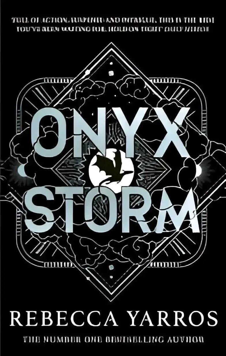 Zwart boekomslag met titel onyx storm in gestileerd lichtgrijs lettertype en geometrische wolkachtige ontwerpen voor the empyrean threshing day door rebecca yarros