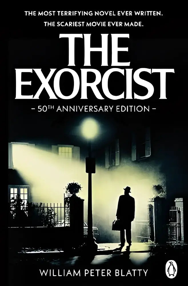 De exorcist 50ste jubileum paperback met zwartwitcover en dramatisch licht is mogelijk de spannendste roman ooit