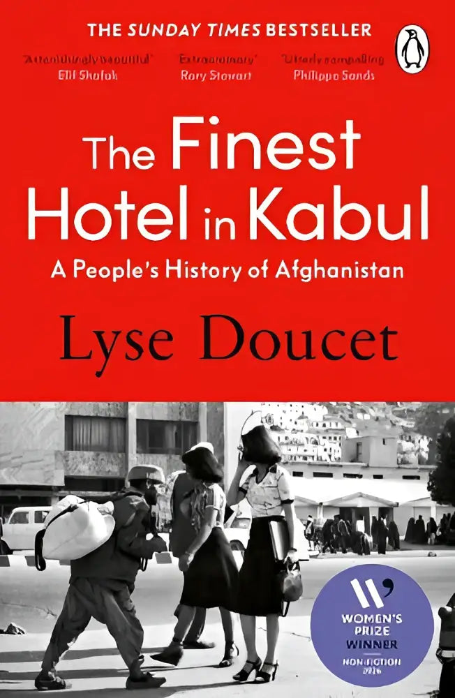 Rood hardcover boek the finest hotel in kabul door lyse doucet over het finest hotel in kabul