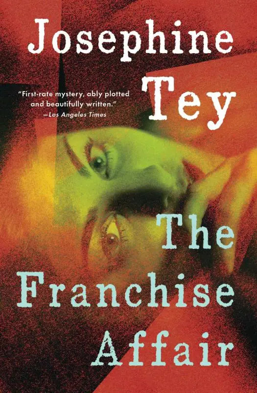 Paperback boekcover van the franchise affair door josephine tey met gestileerde ogen op een vurige rode en oranje achtergrond
