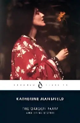 Dit is een klassieke paperback van Penguin Books met een rood-gouden bloemrijke omslag voor The Garden Party