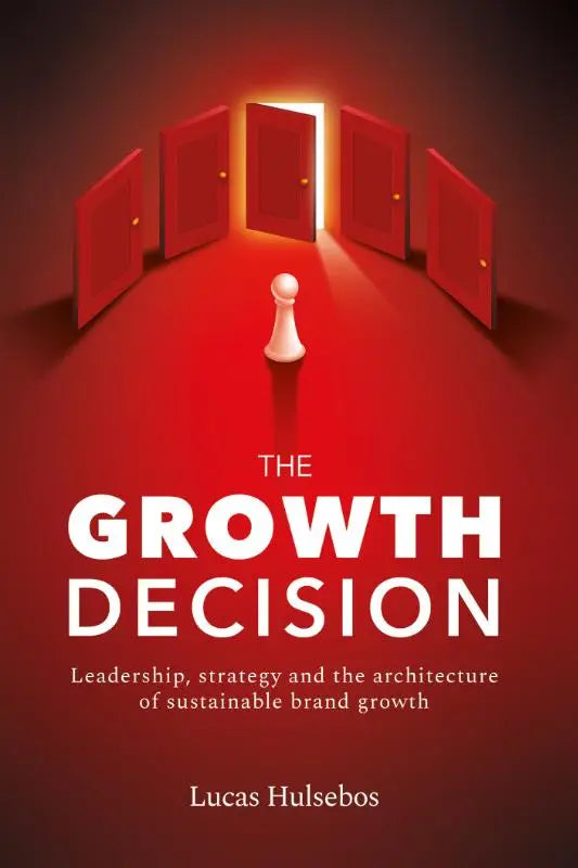Rode deuren met gouden handgrepen in een boogvorm met licht erboven voor the growth decision strategie en de architectuur