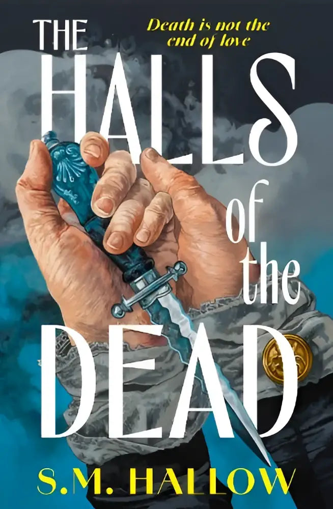 The halls of the dead boekomslag met verweerde handen die een blauwzilveren dolk vasthouden tegen een stormachtige achtergrond